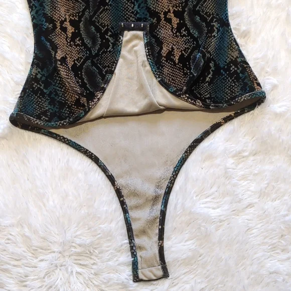 🔴LOWEST! I.AM.GIA Teal Velvet Snakeskin Bodysuit with Thumbholes - Picture 9 of 17